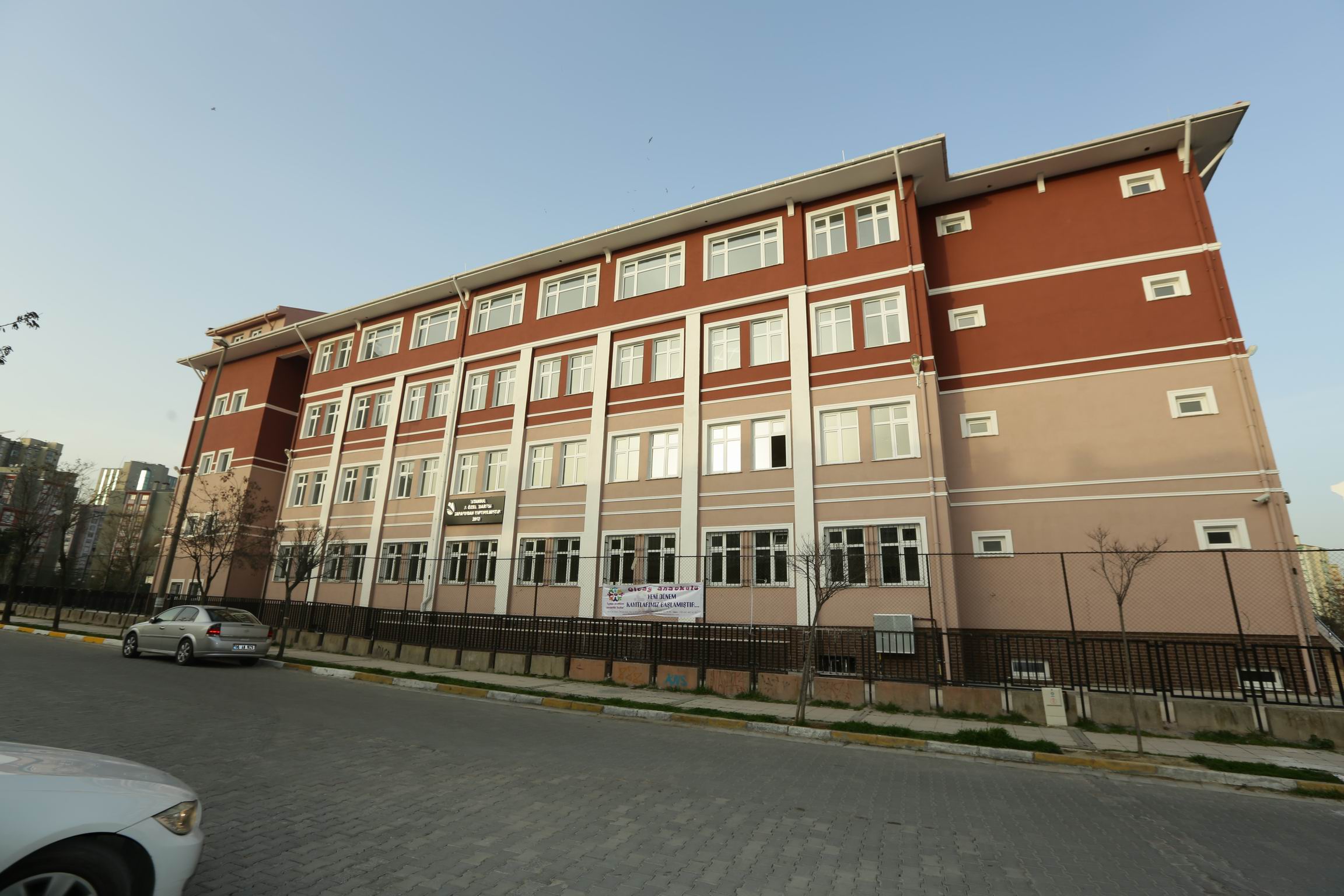 Türkiye Emlak Bankası(TEB) Ataşehir Ortaokulu